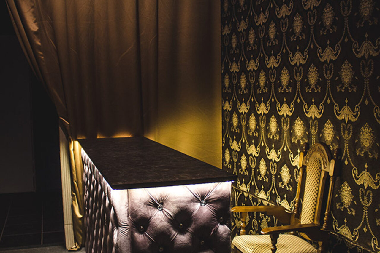 Арендовать Двухуровневый лофт с кожаными диванами