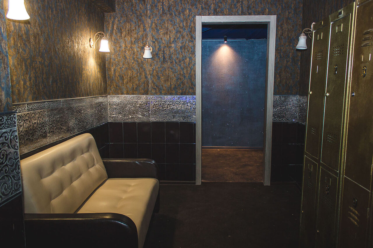 Арендовать Двухуровневый лофт с кожаными диванами