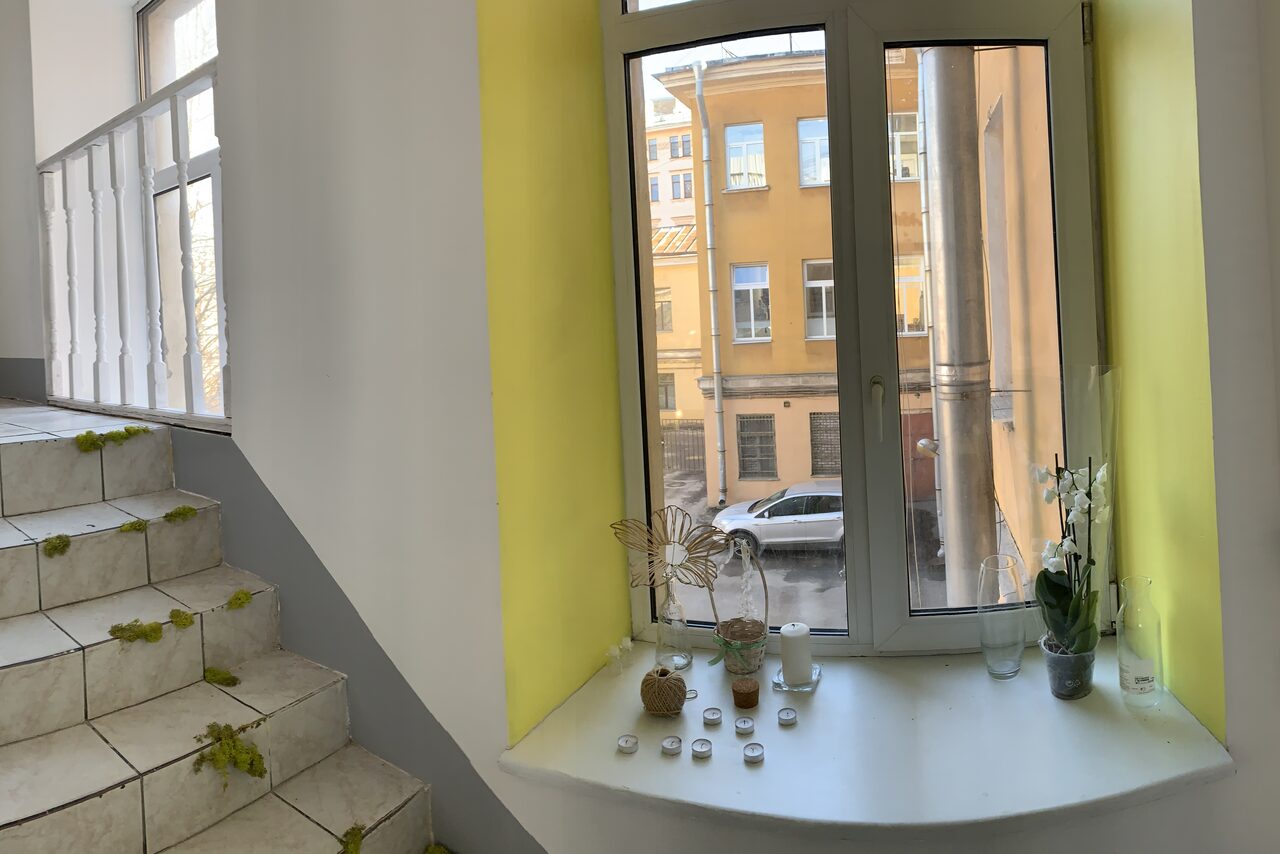 Арендовать Небольшая трехэтажная площадка