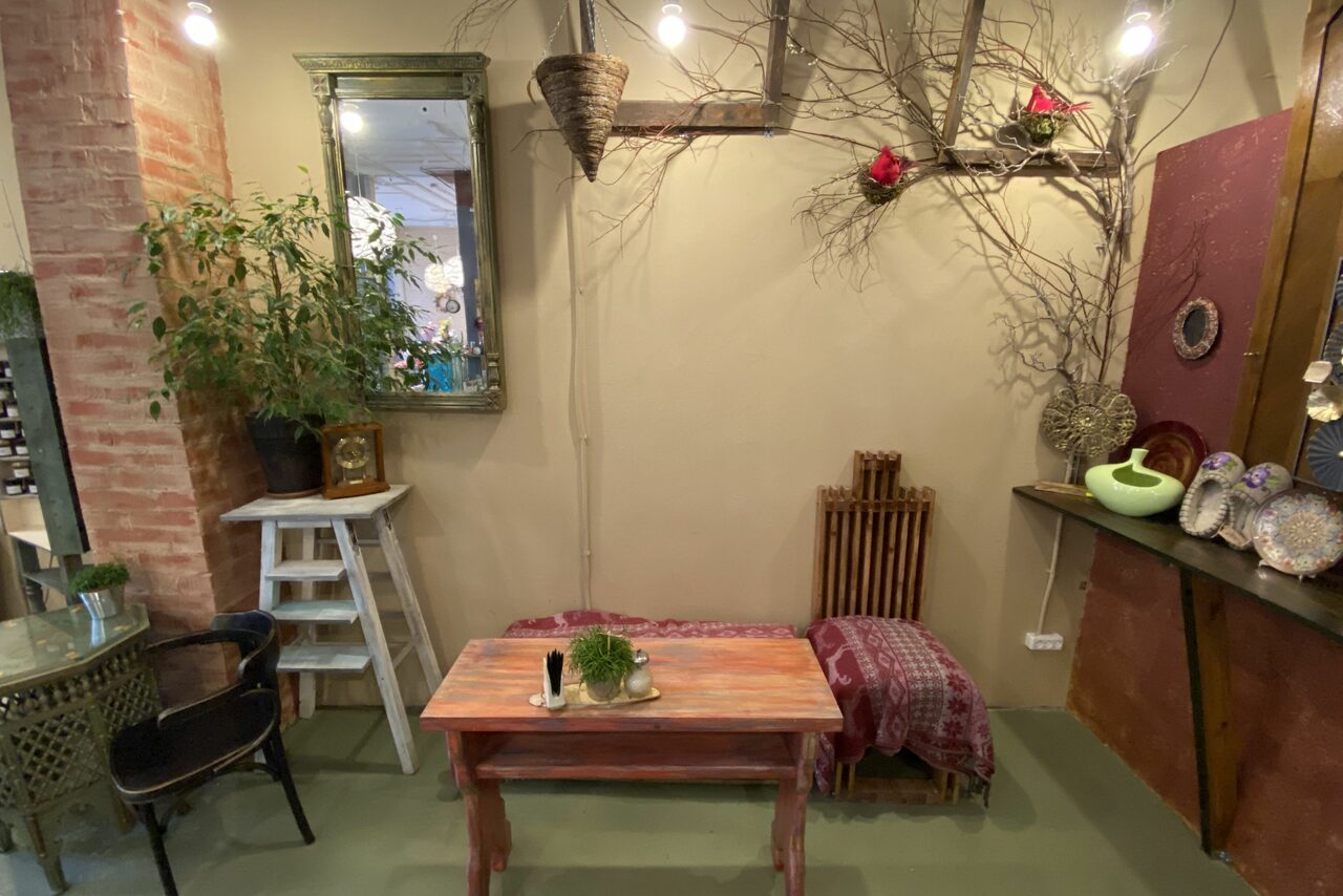 Арендовать Уютное помещение с винтажной мебелью