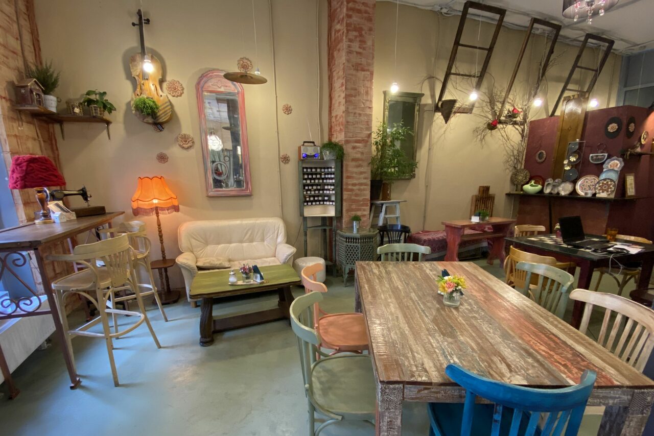 Арендовать Уютное помещение с винтажной мебелью