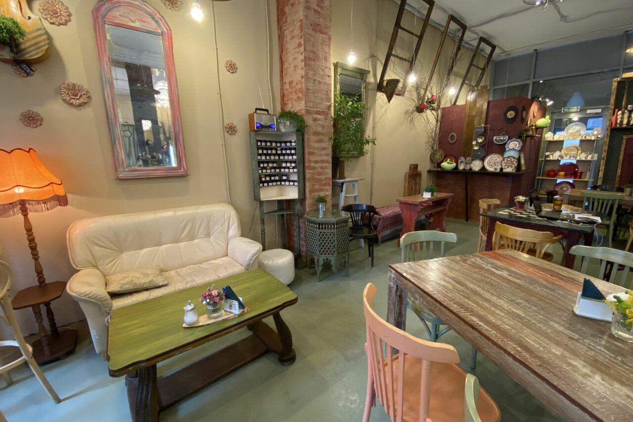 Арендовать Уютное помещение с винтажной мебелью