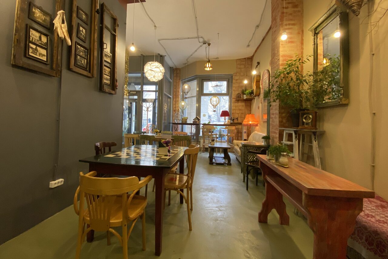 Арендовать Уютное помещение с винтажной мебелью