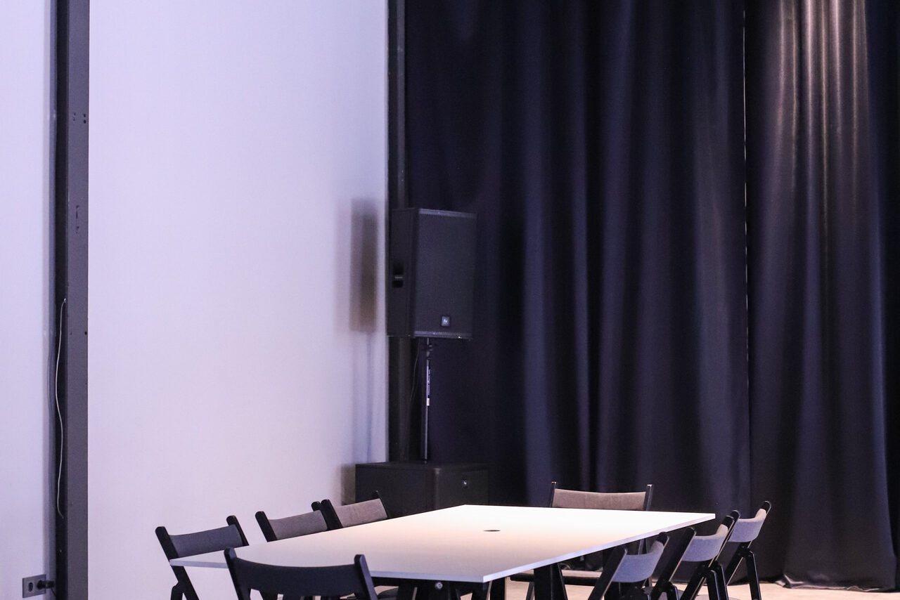 Арендовать Просторный лофт с отдельным входом