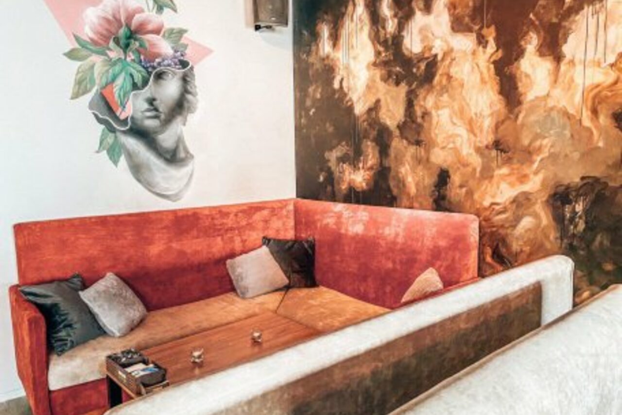 Арендовать Rehab Lounge