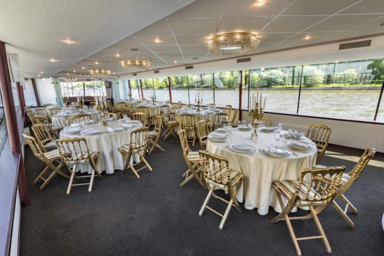 Арендовать Теплоход Ривер Лаундж