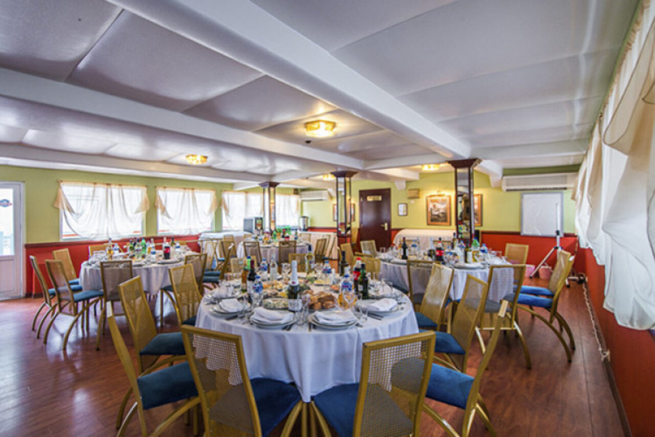 Арендовать Теплоход Маэстро