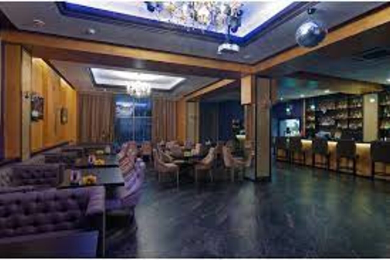 Арендовать  Караоке-Клуб Чёрный Какаду