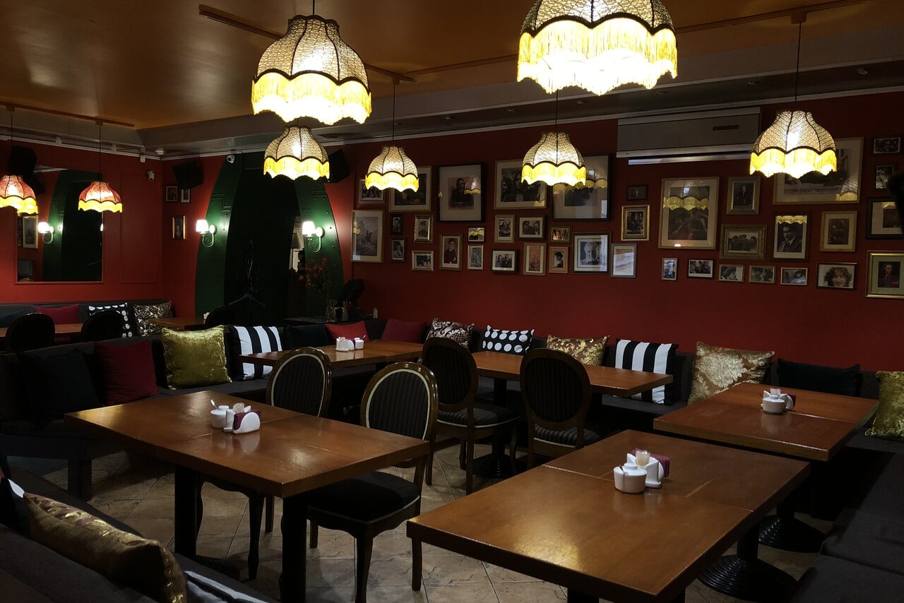 Арендовать Арт - кафе в винтажном стиле