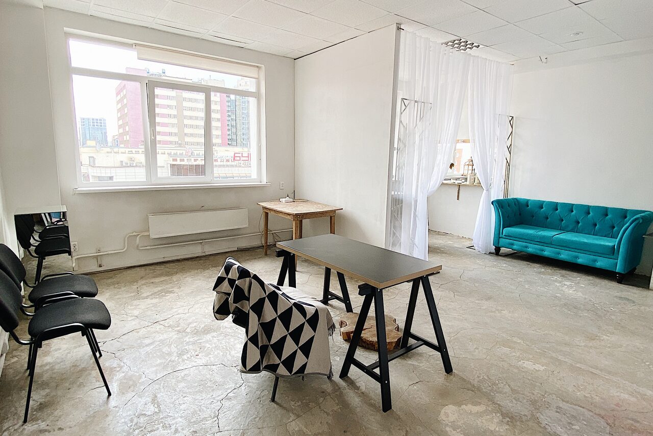 Арендовать Светлая студия в центре Екатеринбурга