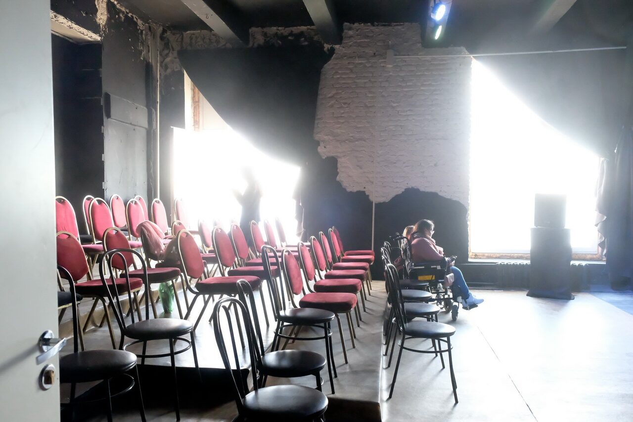 Арендовать Черный зал со сценой