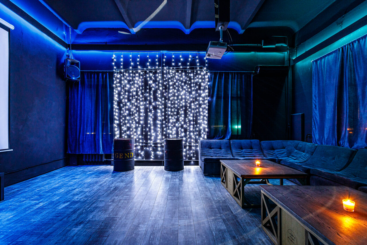 Арендовать Чёрный лофт с проектором