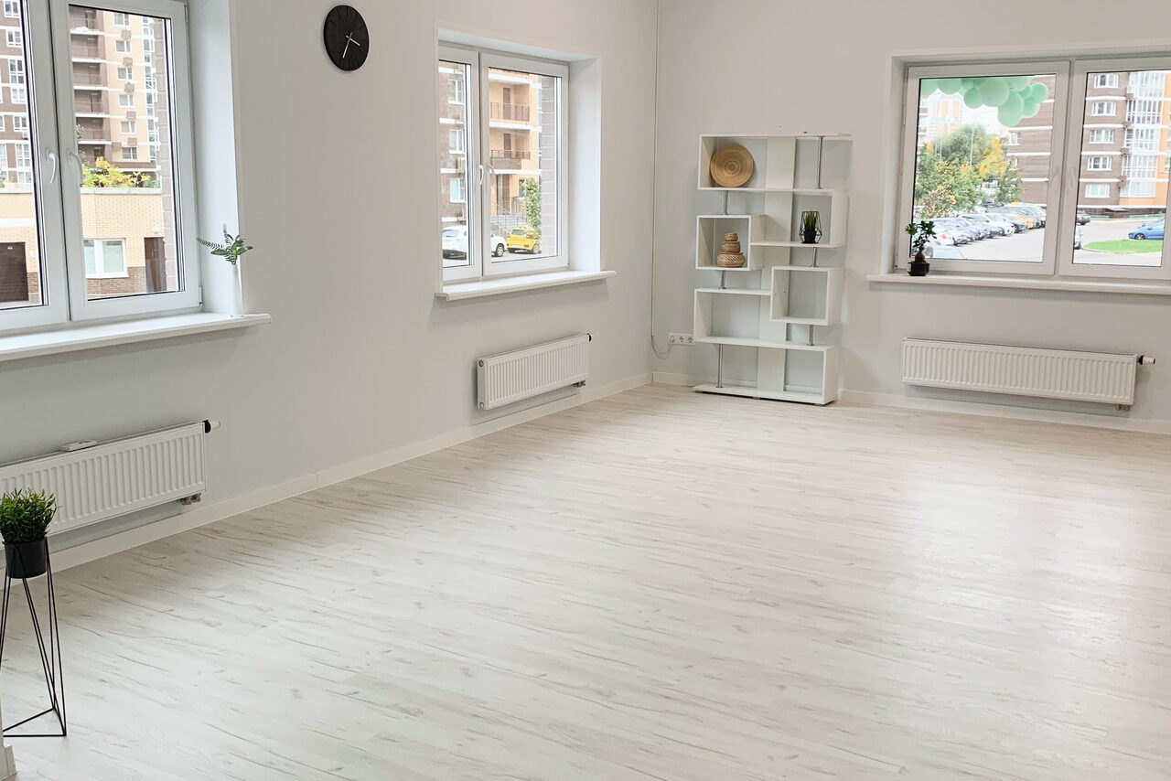 Арендовать Y. ma Loft (Y. ma Лофт). Большой светлый зал с зонированием