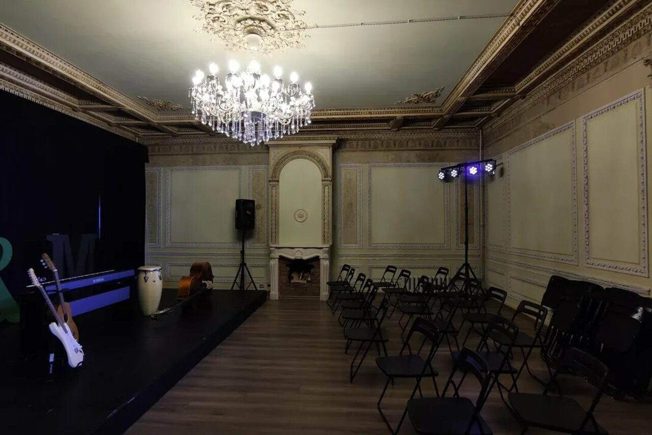 Арендовать J&M School