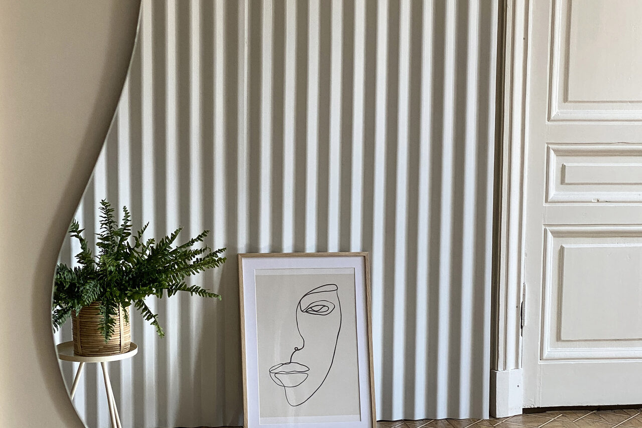 Арендовать Cтильный интерьерный зал с реечной стенкой