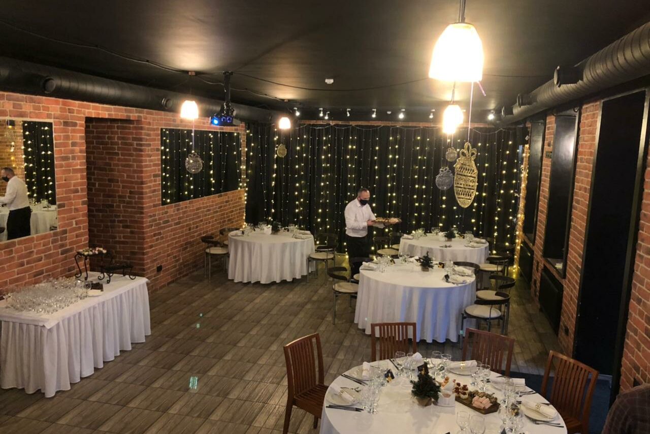 Арендовать Bistro food. Лофт с черным потолком 