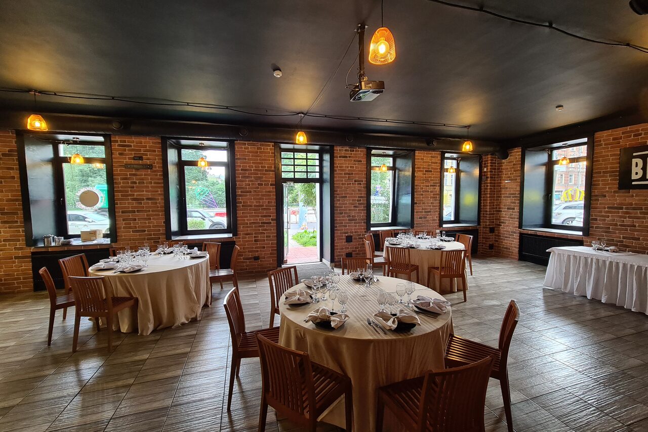 Арендовать Bistro food. Лофт с черным потолком 