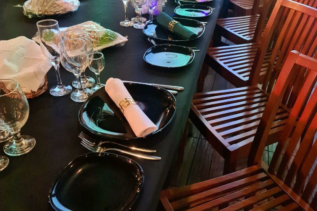 Арендовать Bistro food. Лофт с черным потолком 