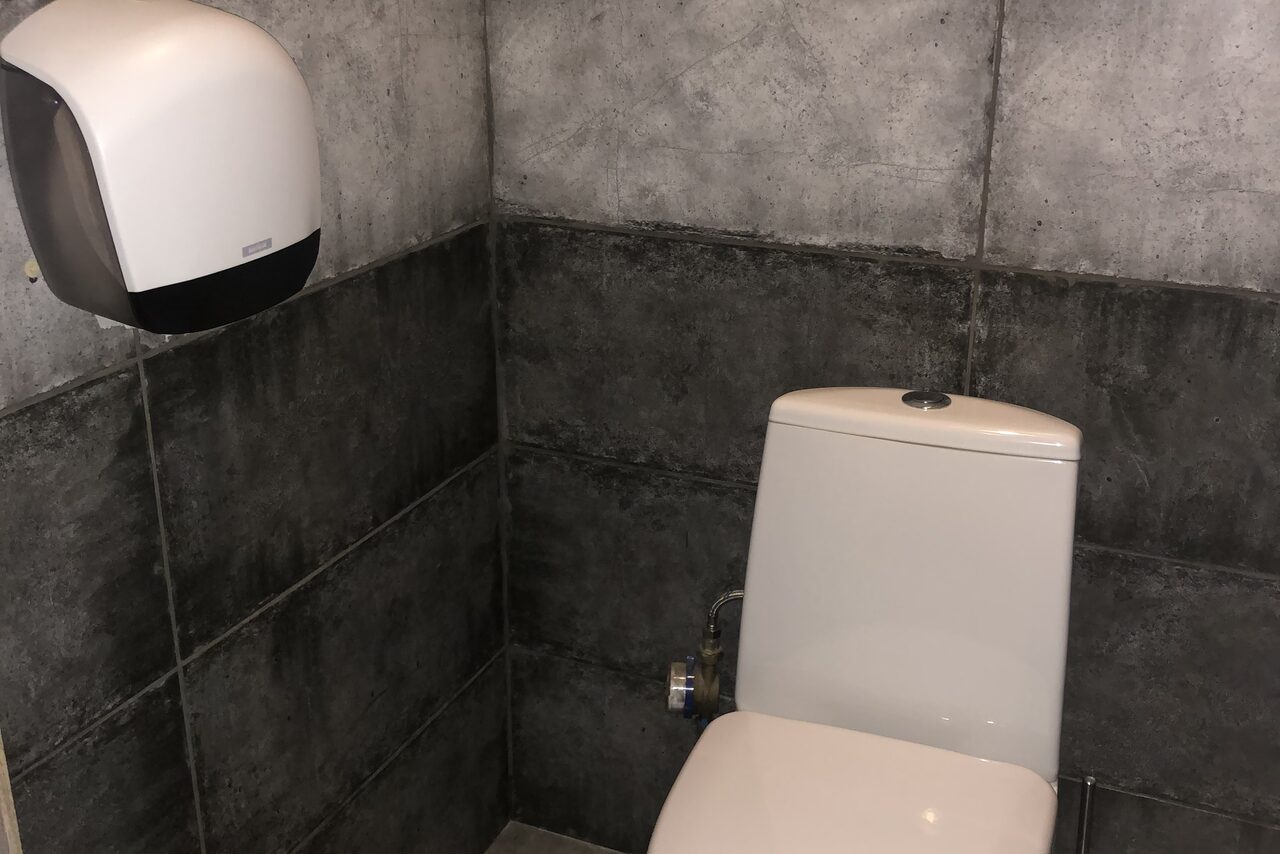 Арендовать Bistro food. Лофт с черным потолком 