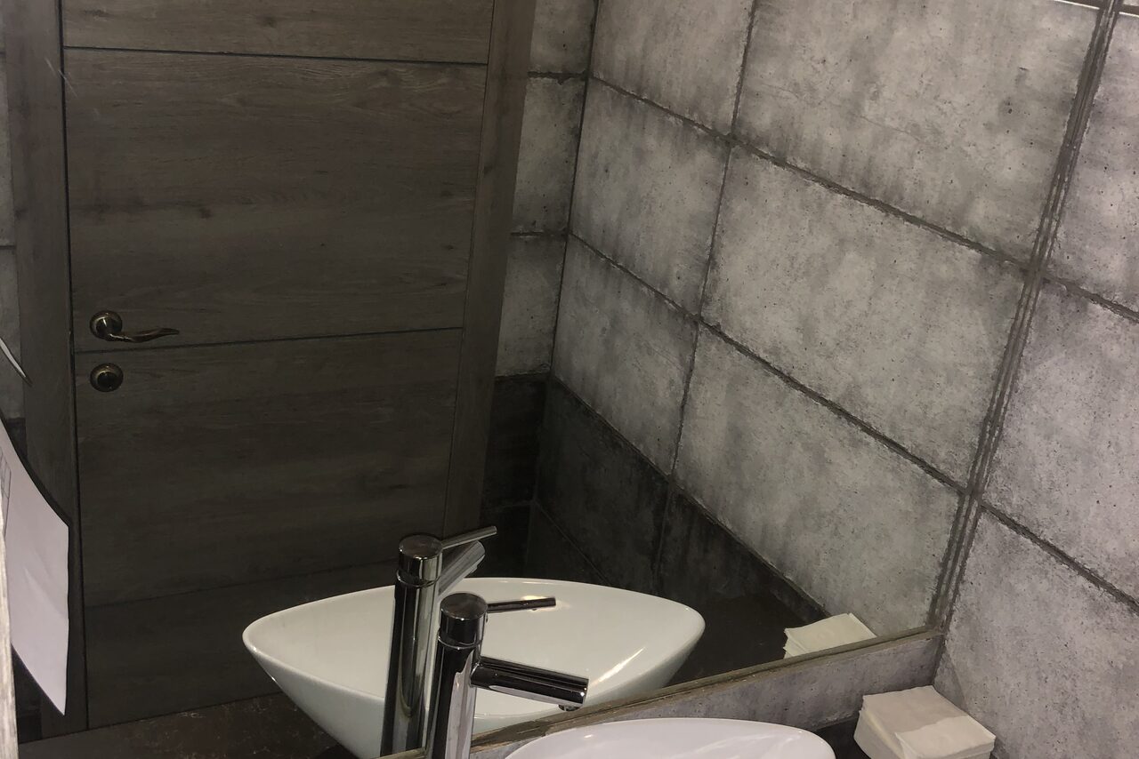 Арендовать Bistro food. Лофт с черным потолком 