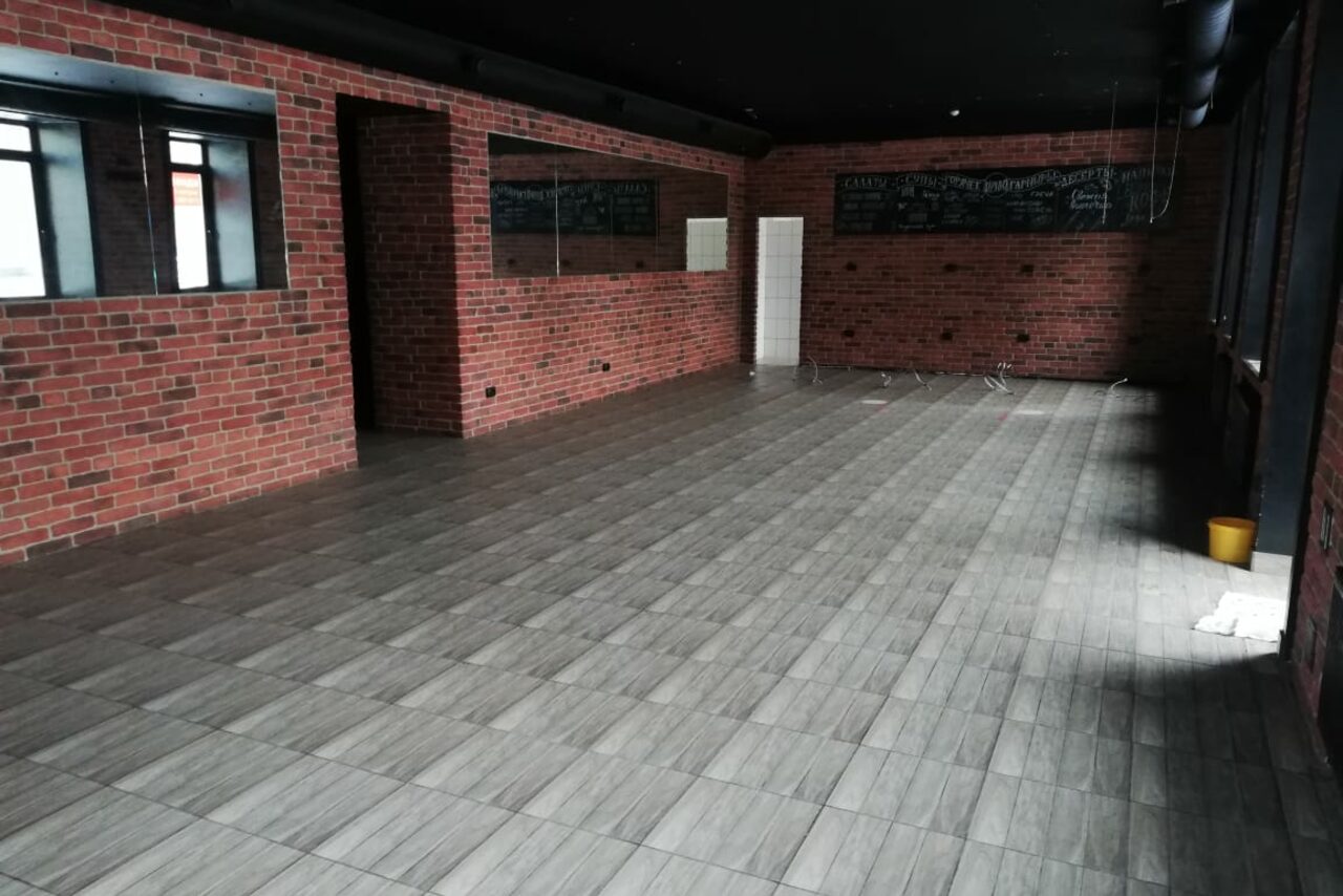 Арендовать Bistro food. Лофт с черным потолком 