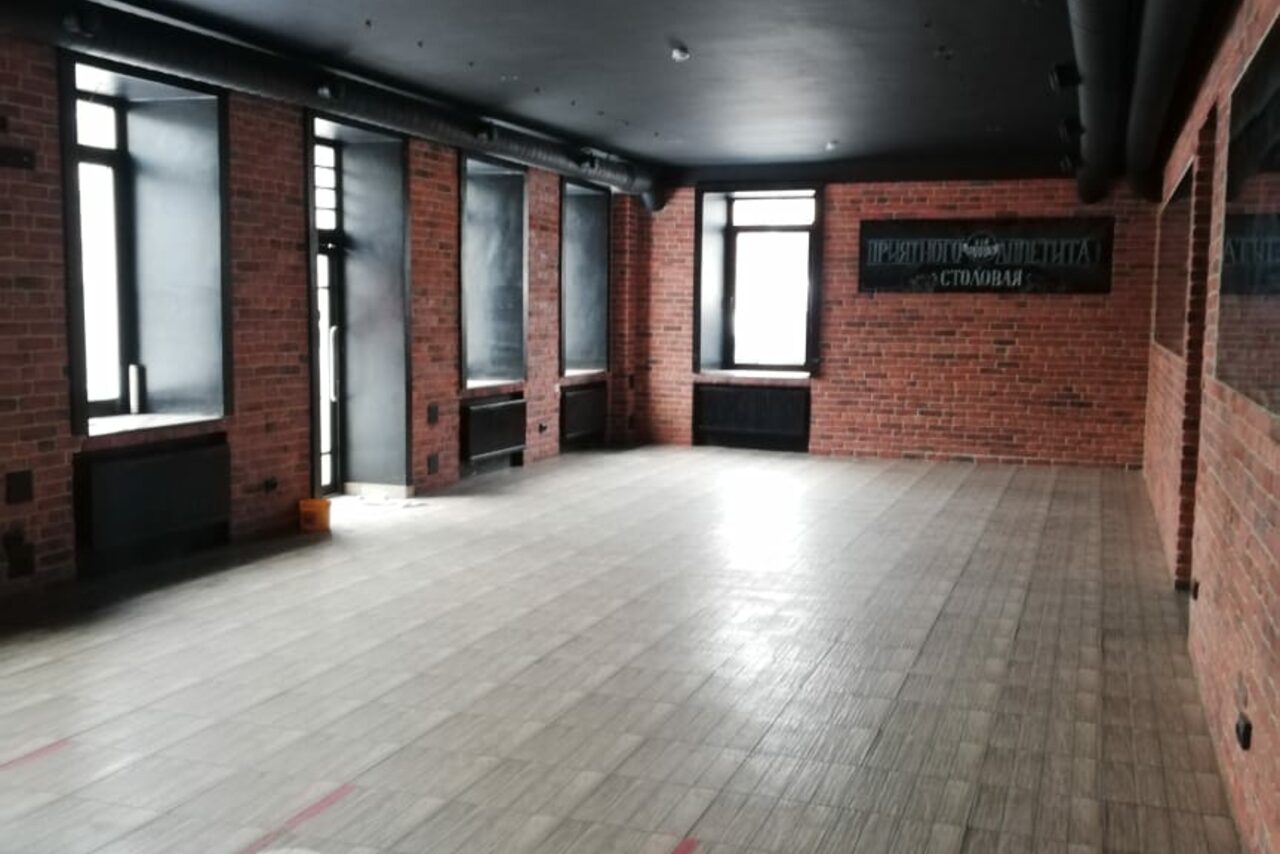 Арендовать Bistro food. Лофт с черным потолком 