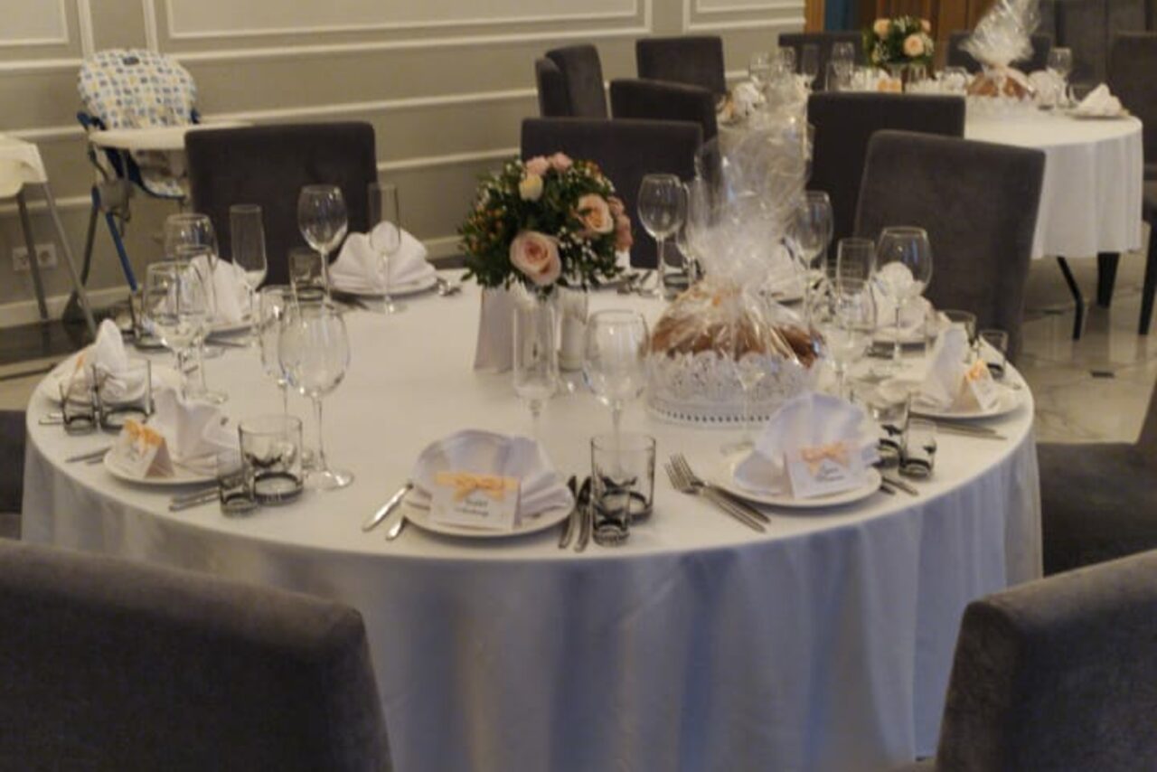 Арендовать Банкетный зал в классическом стиле при отеле