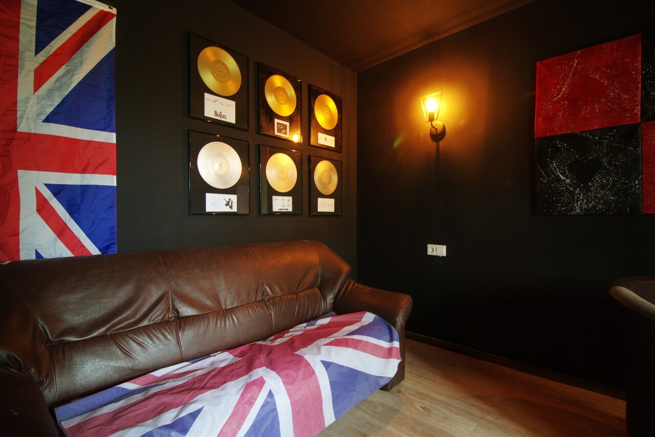 Арендовать Темный лофт для творческих людей