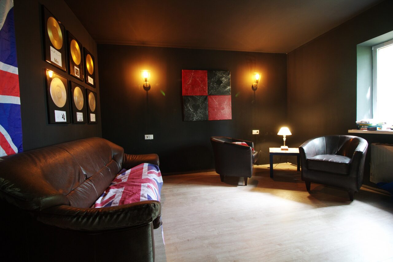 Арендовать Темный лофт для творческих людей