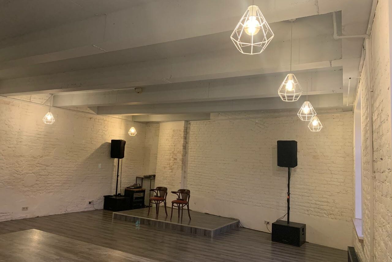 Арендовать Красая Баронесса Стилизованный лофт на набережной