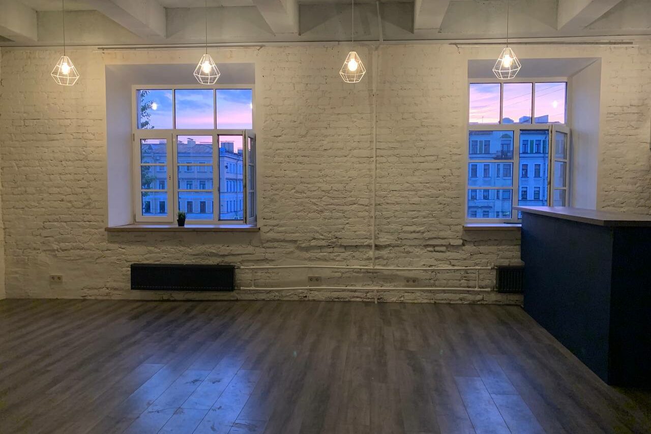 Арендовать Красая Баронесса Стилизованный лофт на набережной