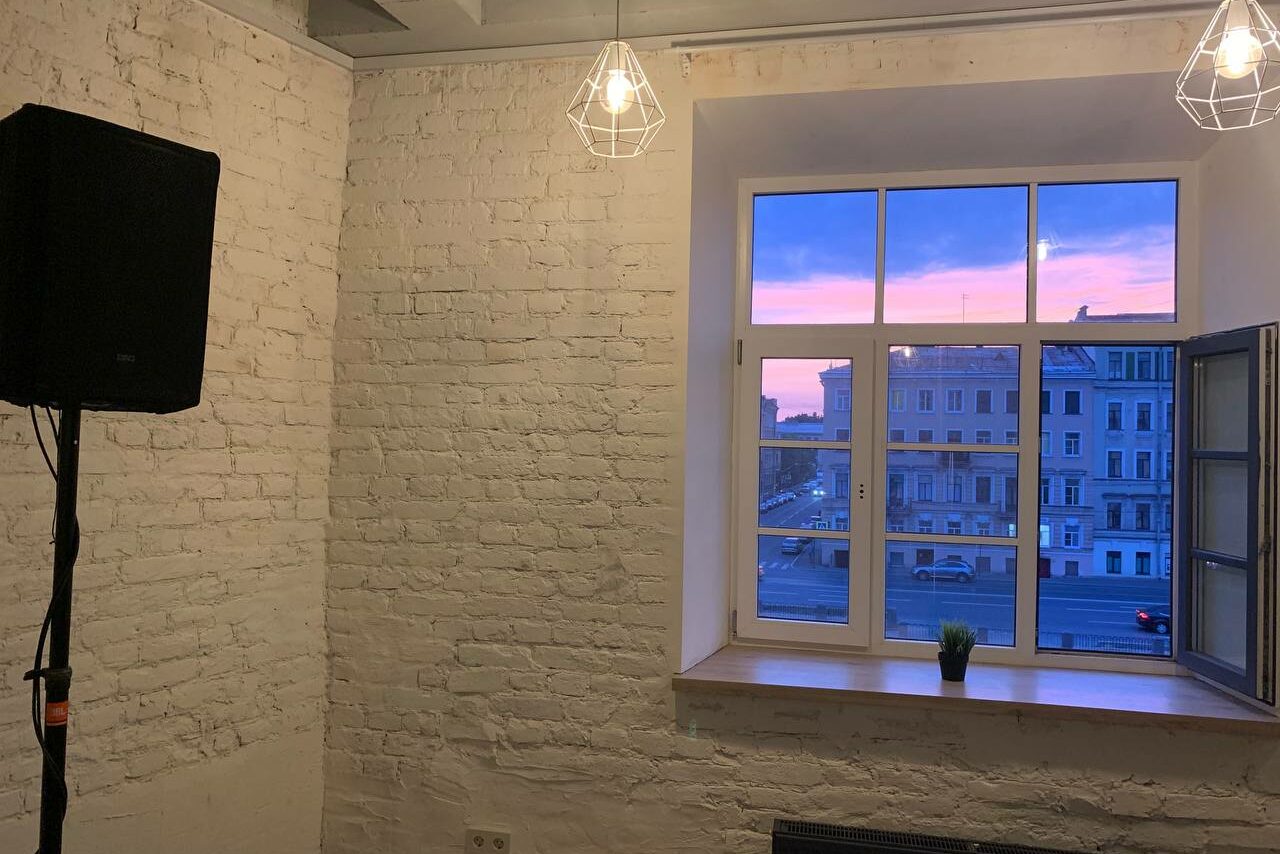 Арендовать Красая Баронесса Стилизованный лофт на набережной