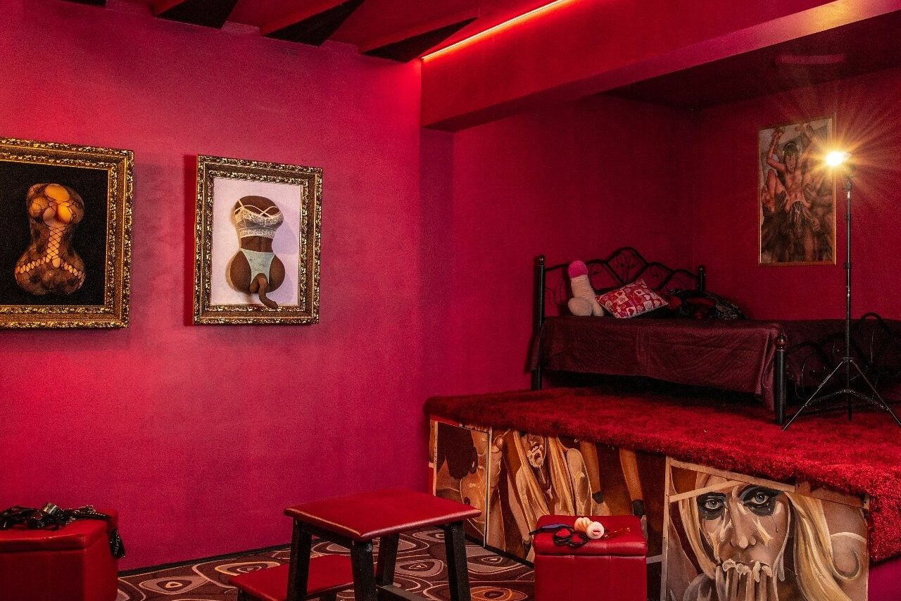 Арендовать Home Video Лофт-квест 18+