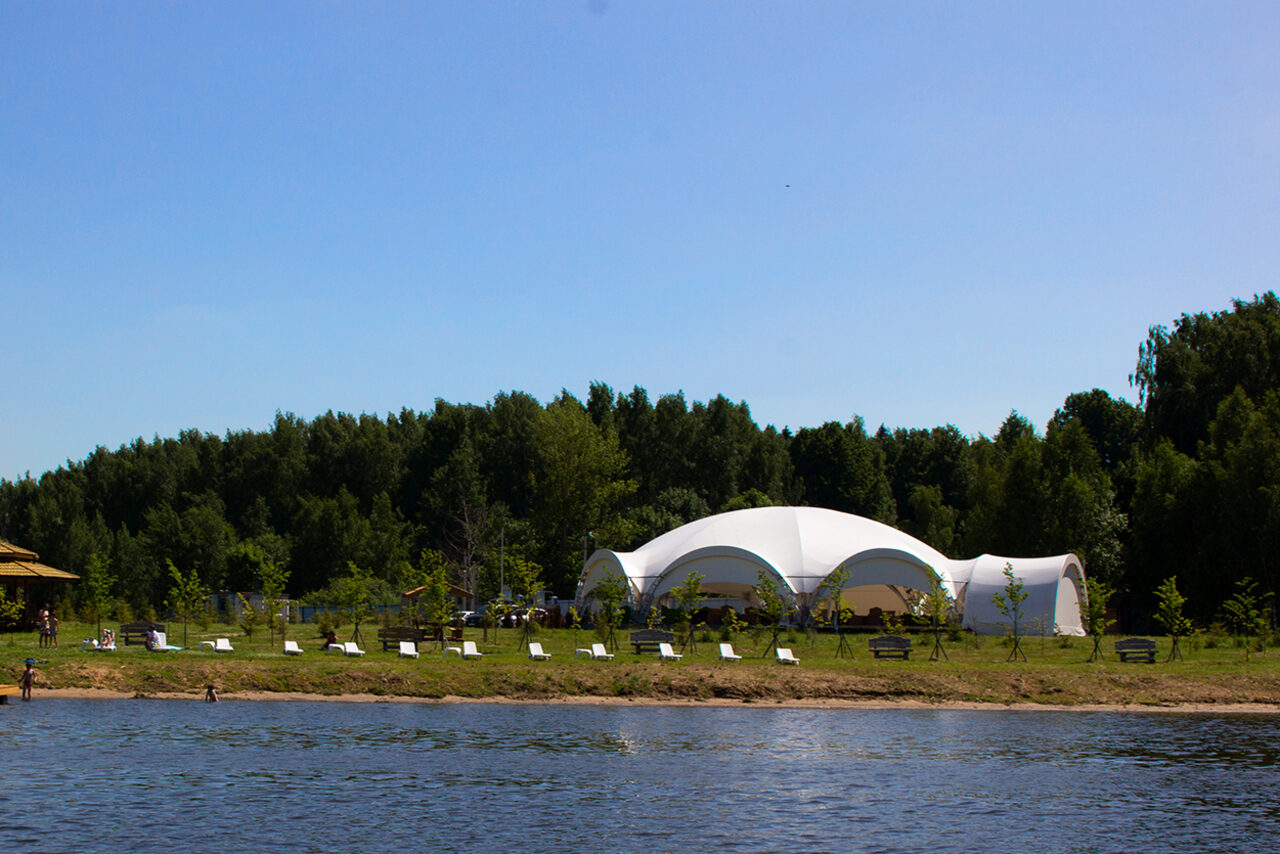 Арендовать Шатер для праздников на берегу реки