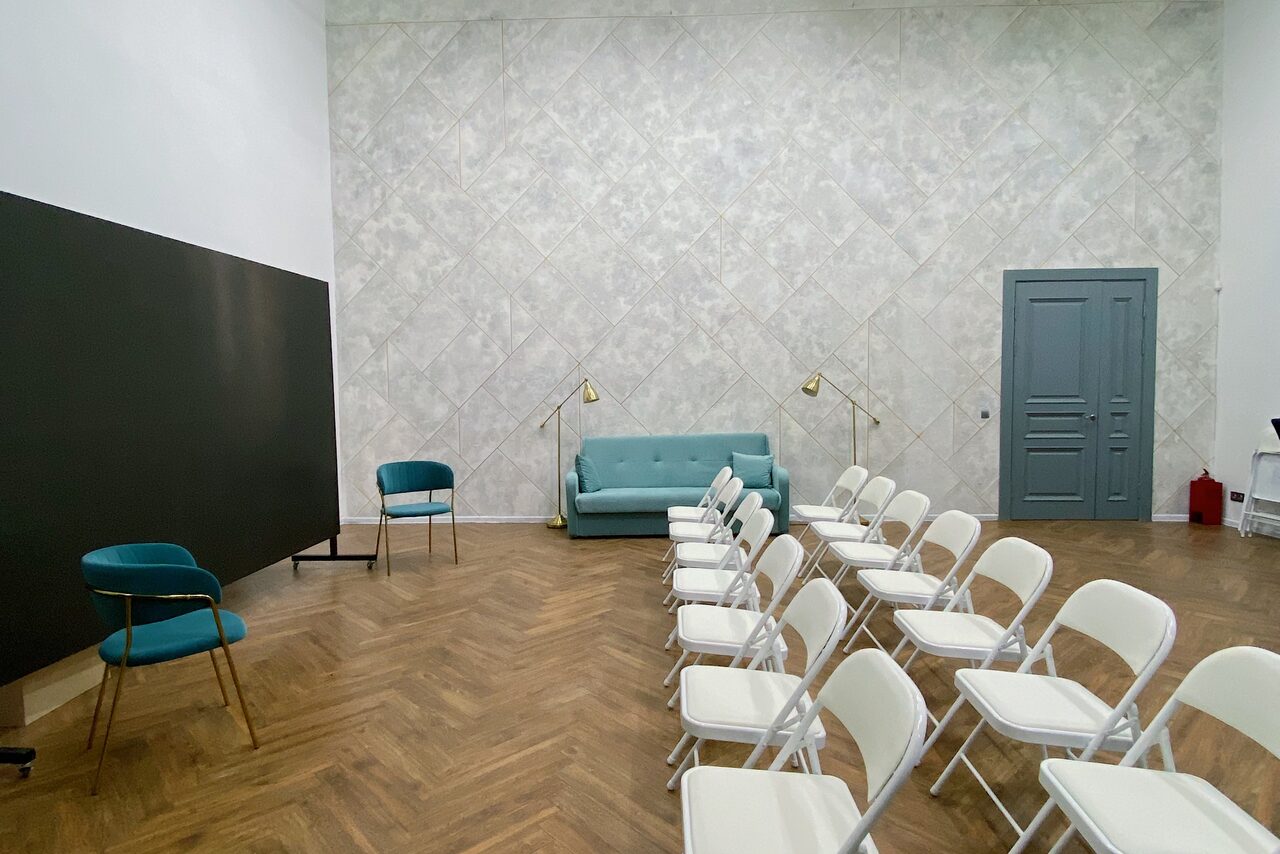 Арендовать Forrader Studio. Зал в светлых тонах