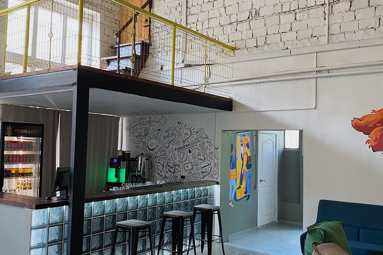 Арендовать Forrader Studio. Зал в светлых тонах