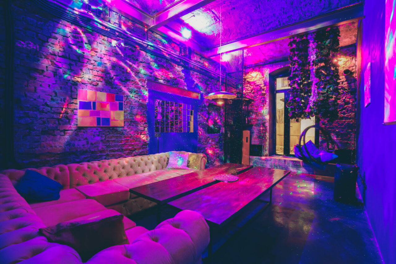 Арендовать Дизайнерский лофт с выходом во внутренний дворик