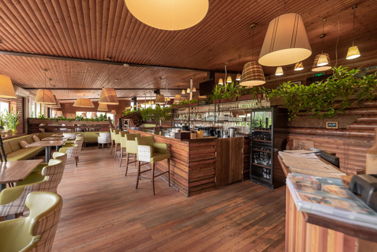 Арендовать Основной зал. Ресторан альпийской кухни Шале