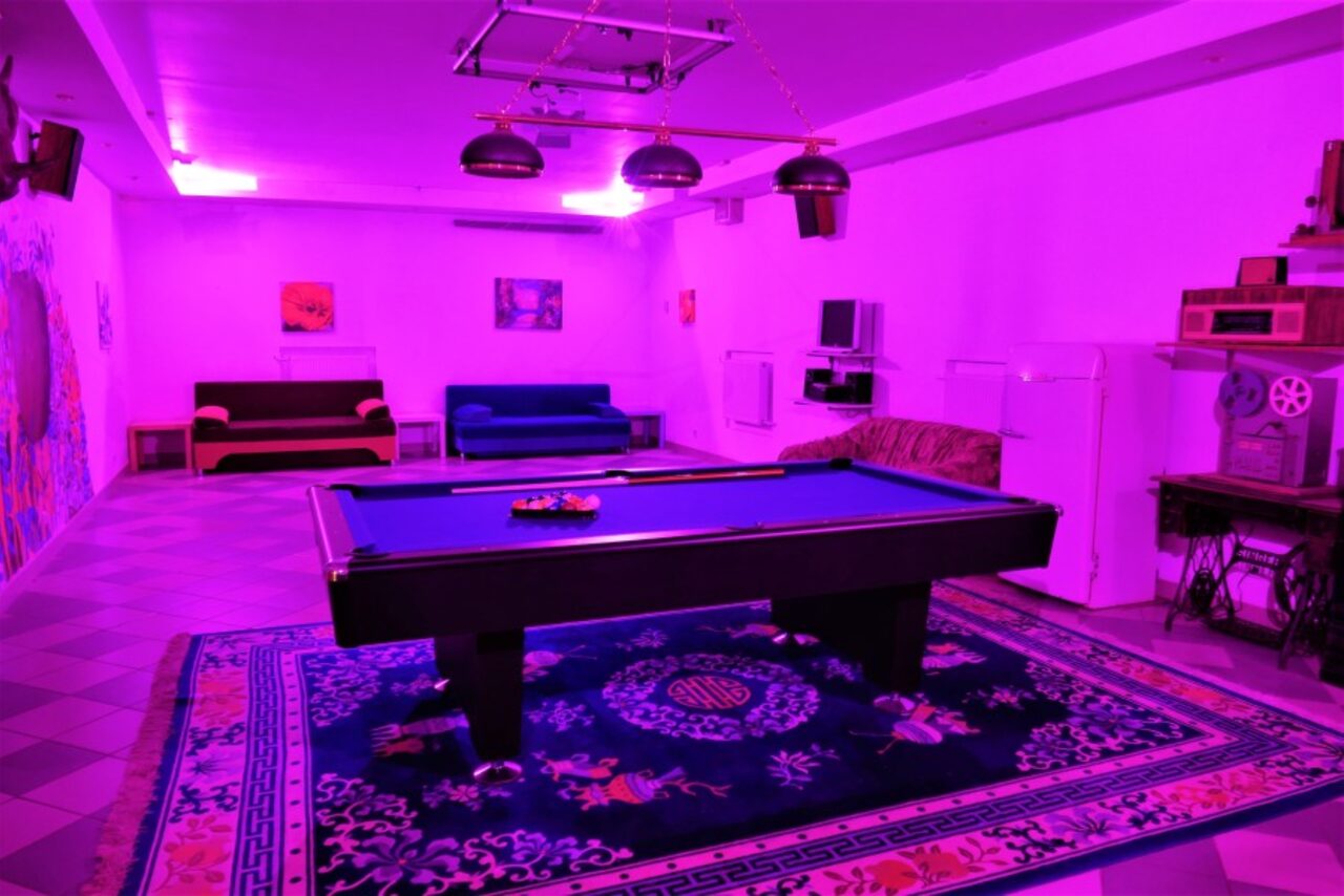 Арендовать Chateau Pitau. Лофт с бассейном, бильярдом и баром