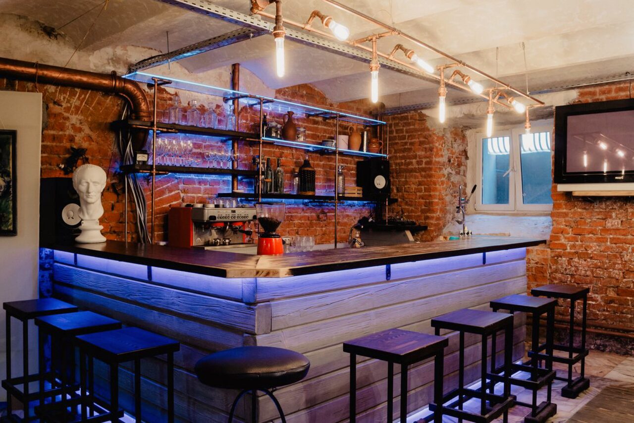 Арендовать Лофт с витражными окнами