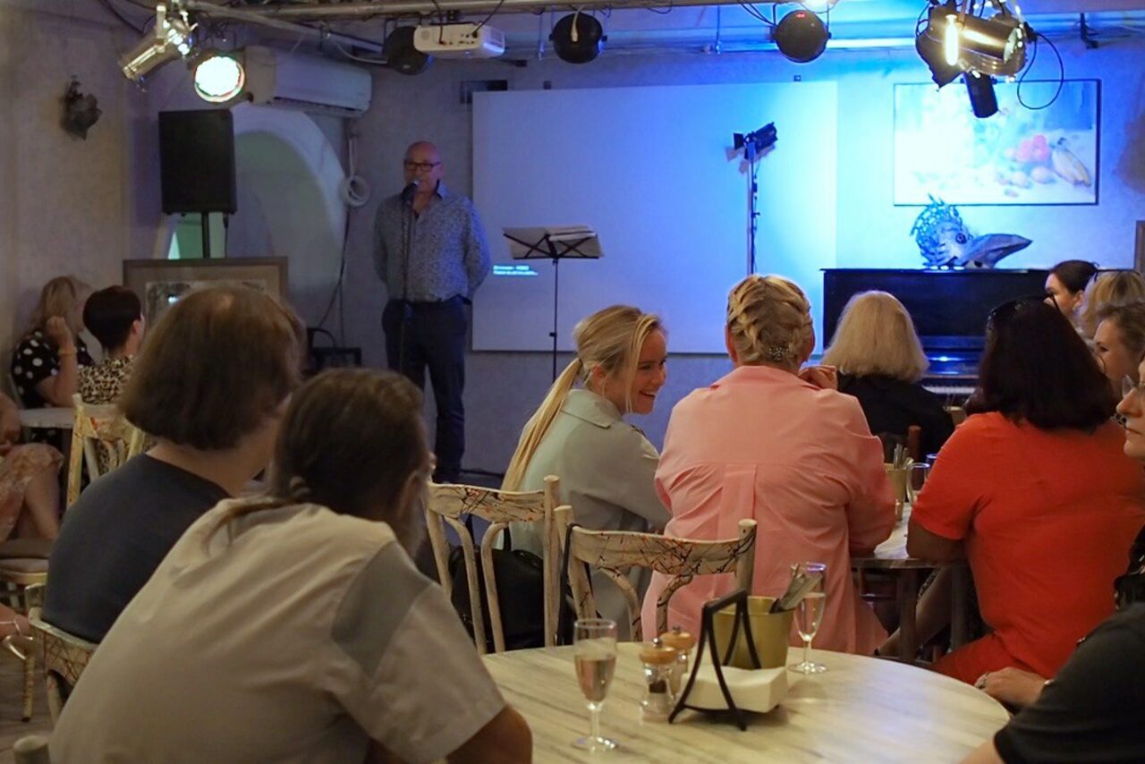 Арендовать Лофт с витражными окнами