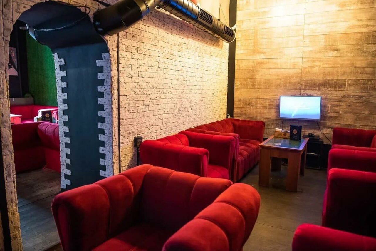 Арендовать Кальянная Мята Площадка с диванами и кальянами