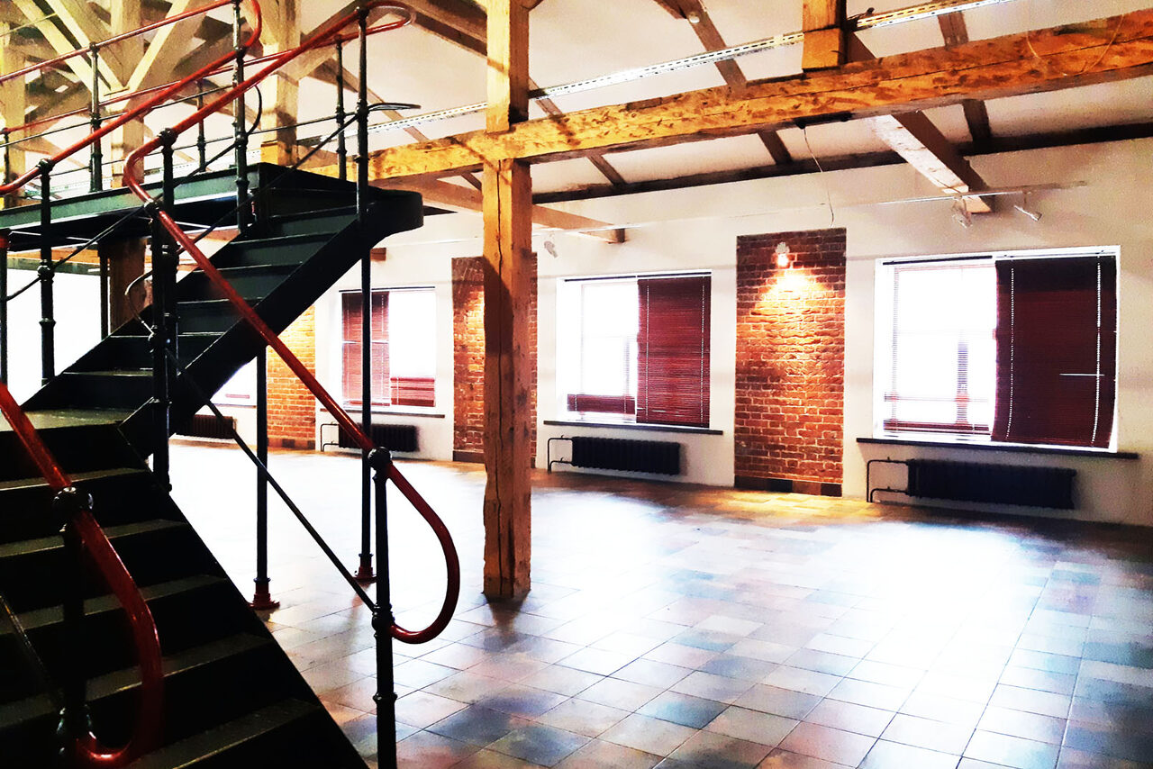 Арендовать Просторный двухэтажный лофт