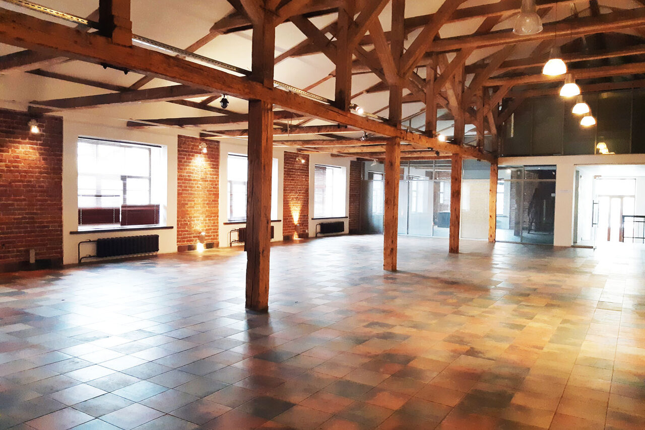 Арендовать Просторный двухэтажный лофт