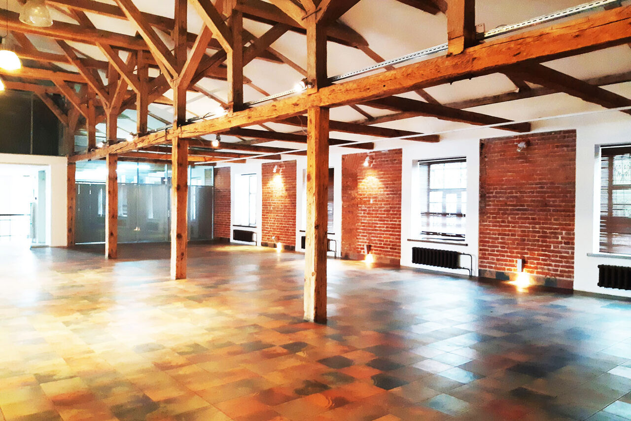 Арендовать Просторный двухэтажный лофт