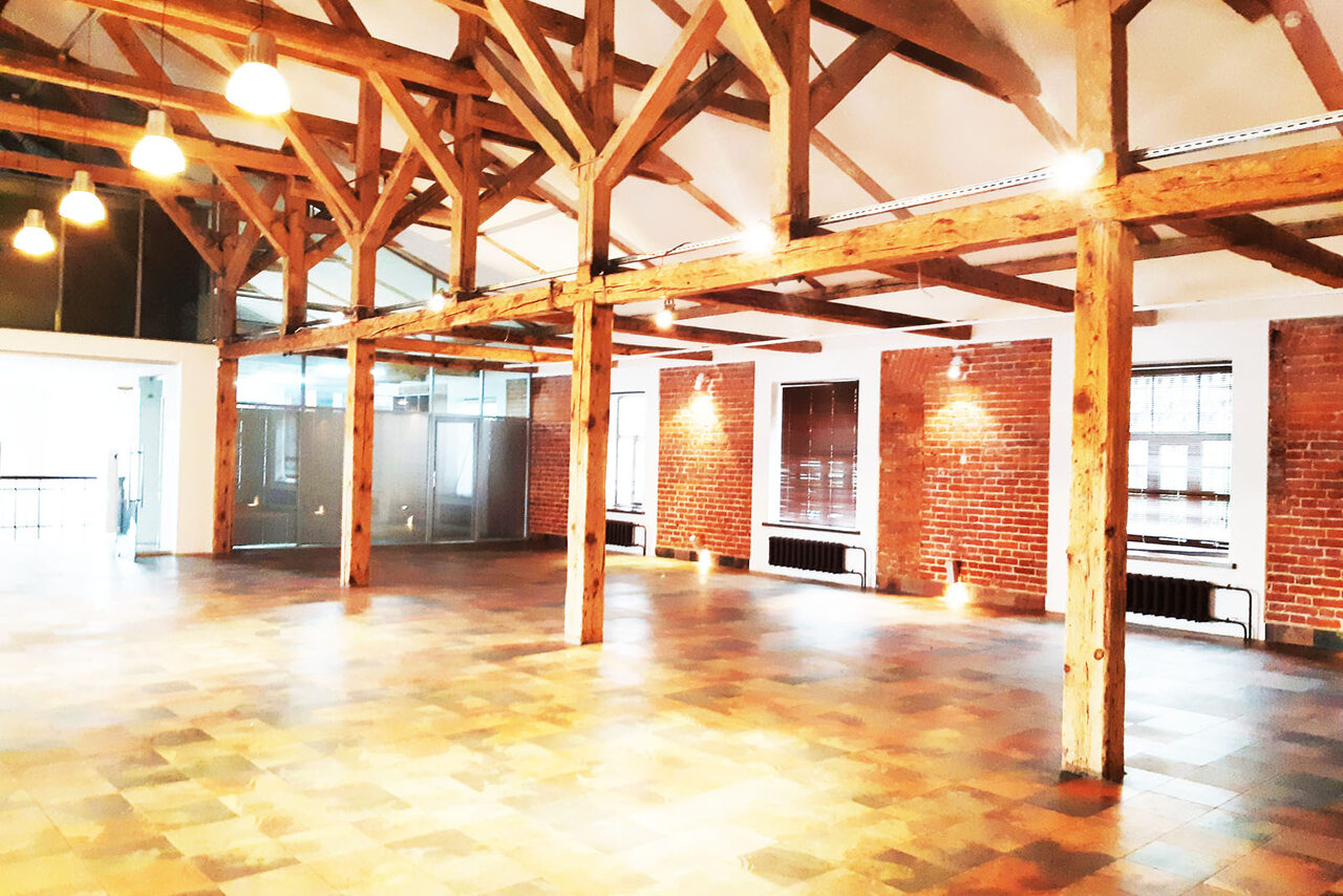 Арендовать Просторный двухэтажный лофт