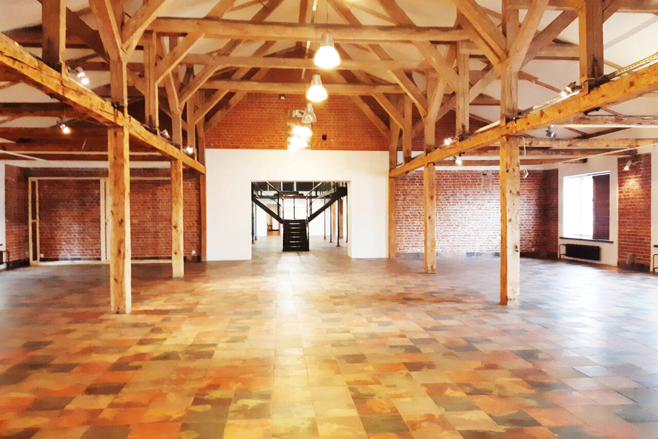 Арендовать Просторный двухэтажный лофт