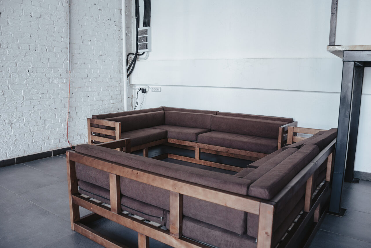 Арендовать Лофт с окнами в пол 