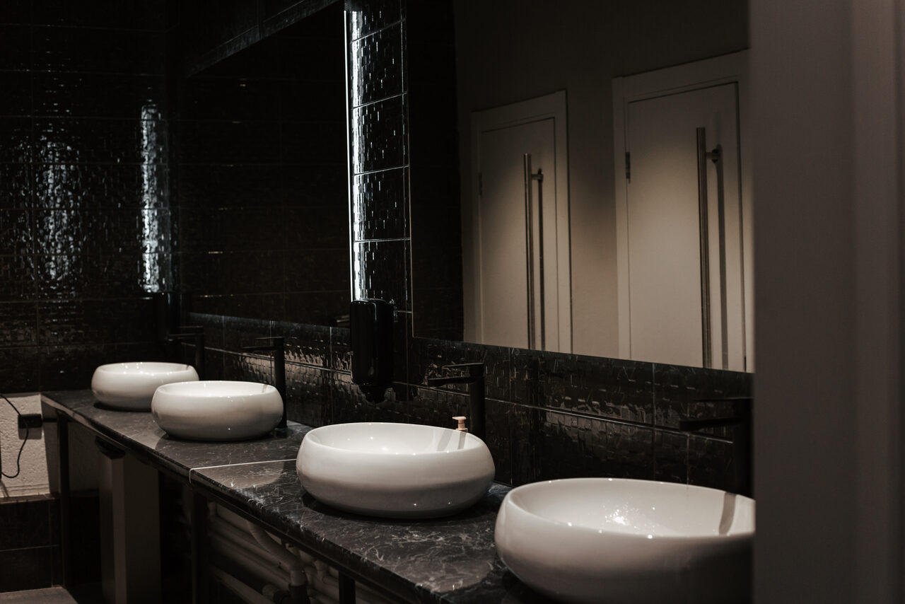 Арендовать Лофт с окнами в пол 