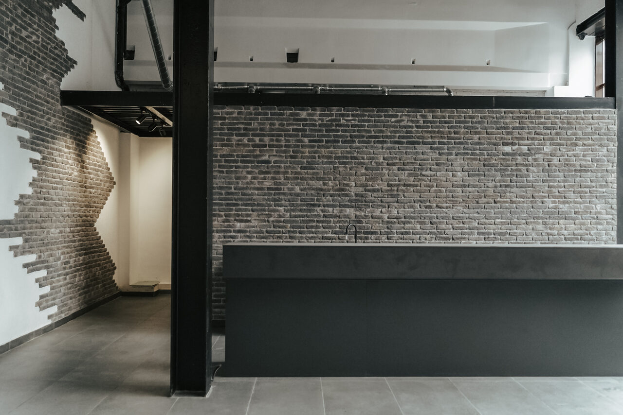 Арендовать Лофт с окнами в пол 